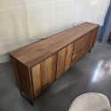 [K, defekt] Industrialna komoda TRAPANI 240 cm, fornir z mango 'smoked' na metalowej podstawie.