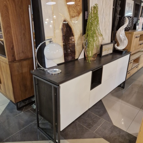 Industrialna komoda GLASGOW 190 cm – Dąb Carbon i Biały MDF – Zintegrowane Oświetlenie LED