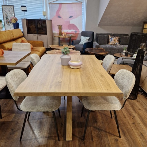 [od ręki] Stół Jadalniany NYBORG 150 x 100 cm – Naturalny Fornir Dębowy Dune – Matowy Lakier Platinum – Centralna Noga
