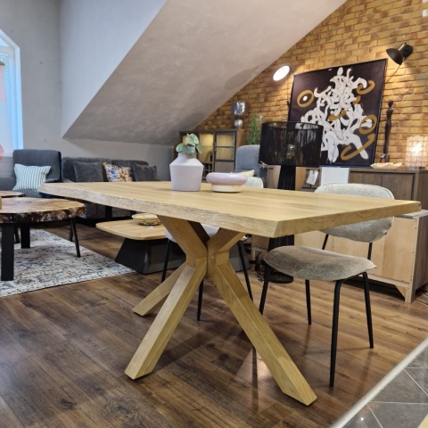 [od ręki] Stół Jadalniany NYBORG 150 x 100 cm – Naturalny Fornir Dębowy Dune – Matowy Lakier Platinum – Centralna Noga