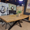 [R, od ręki] Owalny Stół Jadalniany METALUXE 240 x 110 cm – Blat z Forniru Dębowego we Wzór Jodełki – Noga Centralna