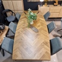 [R, od ręki] Owalny Stół Jadalniany METALUXE 240 x 110 cm – Blat z Forniru Dębowego we Wzór Jodełki – Noga Centralna