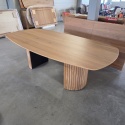 Owalny Stół Jadalniany PAVIE 270 x 120 cm – Naturalny Fornir Dębowy – Kolumnowa Noga Cylindryczna –