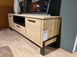 Szafka RTV / Lowboard ARNSBERG 173 cm – Naturalny Fornir Dębowy & Matowy Metal – Habufa / XOOON