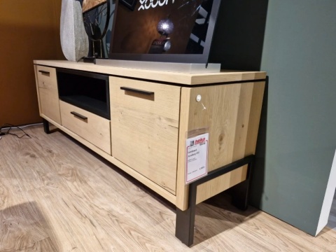Szafka RTV / Lowboard ARNSBERG 173 cm – Naturalny Fornir Dębowy & Matowy Metal – Habufa / XOOON