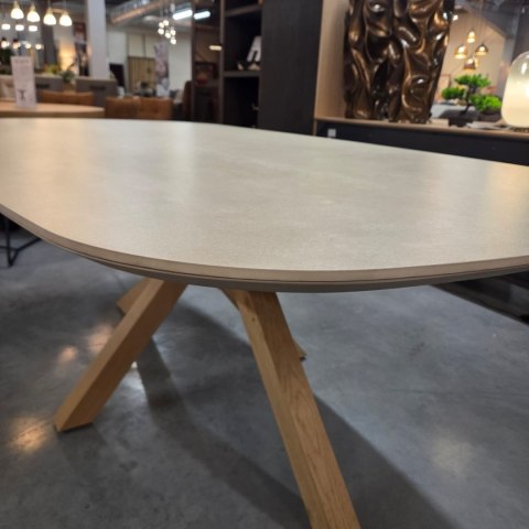 [na zamówienie] Stół do jadalni Himalaya 240 x 120 cm - owalny blat ceramiczny, dębowa podstawa (Henders & Hazel)