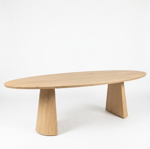 Owalny stół dębowy hybryda XOOON ARVADA x TRENTON (250 × 110 cm) – lity dąb, stożkowe nogi,