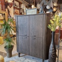 Komoda wysoka / Highboard 125 cm HENDERS & HAZEL RAVELLO – fornir dębowy, kolor Basalt, zintegrowane lamele