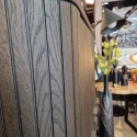 Komoda wysoka / Highboard 125 cm HENDERS & HAZEL RAVELLO – fornir dębowy, kolor Basalt, zintegrowane lamele