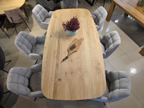 [od ręki] Stół dębowy owalny HENDERS & HAZEL SHIMLA 240 × 120 cm – lity dąb niemiecki, noga krzyżowa