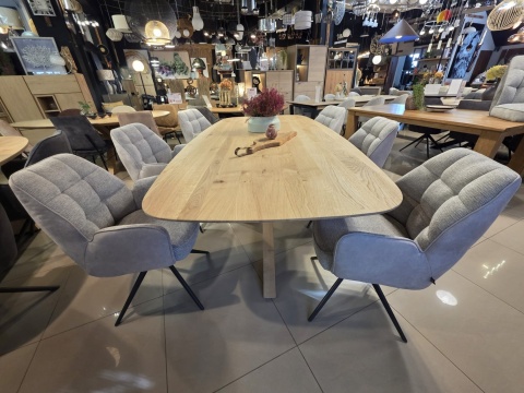 [od ręki] Stół dębowy owalny HENDERS & HAZEL SHIMLA 240 × 120 cm – lity dąb niemiecki, noga krzyżowa