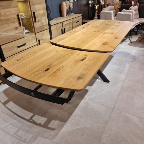 [przykłady realizacji] Stół industrialny rozkładany ASPEN 200-278 cm, blat lity dąb, noga pająk