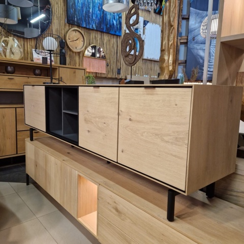 Szafka RTV z oświetleniem LED XOOON ELEMENTS – naturalny dąb