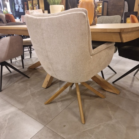 [na zamówienie] Krzesło do jadalni z podłokietnikami JUNA H&H – funkcja relax, noga lity dąb, obrót 360° , tkanina Livigno