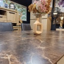 [od ręki] Owalny stół jadalniany Caletta 210 x 100 cm - Marble Brown HPL, nogi Trenton